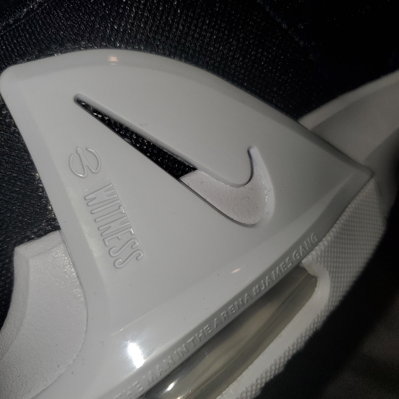 New In Box Mens Nike Lebron Witness Zoom Air Multiple Sizes - Picture 3 of 12